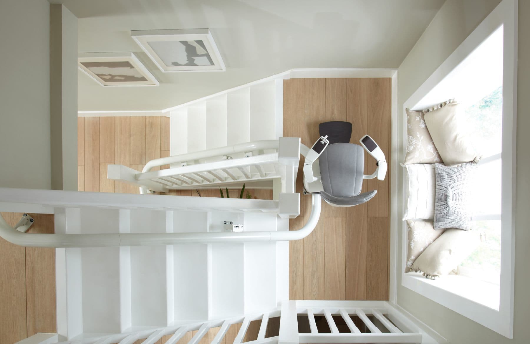 curved stairlift